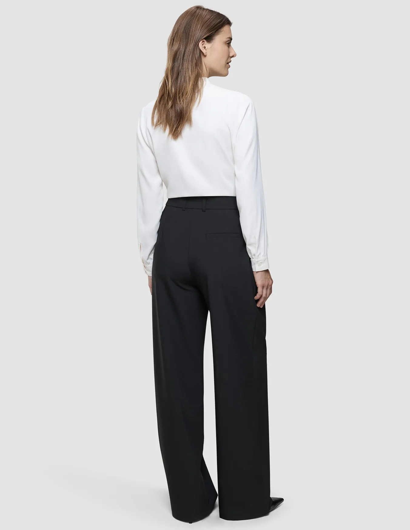 Avira Suit Wide Black