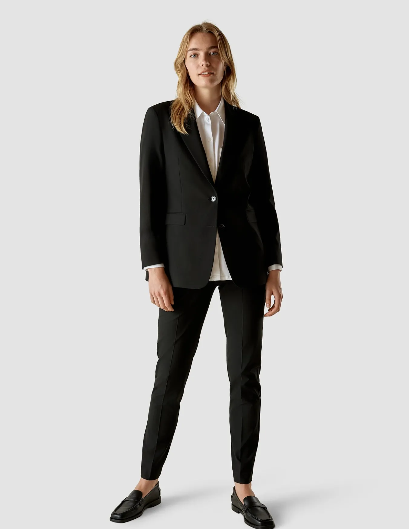 Essential Suit Tapered Black