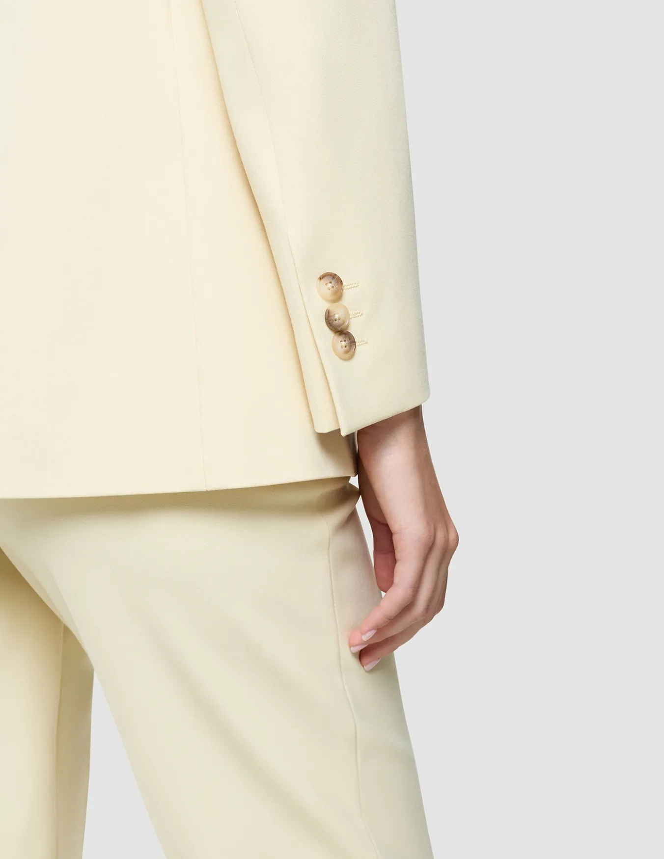 Essential Suit Tapered Misty Yellow