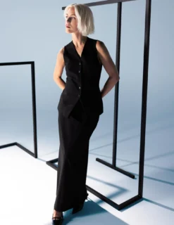 Essential Vest Long Black