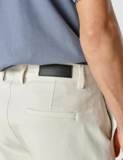GEN2™ Shorts Off White
