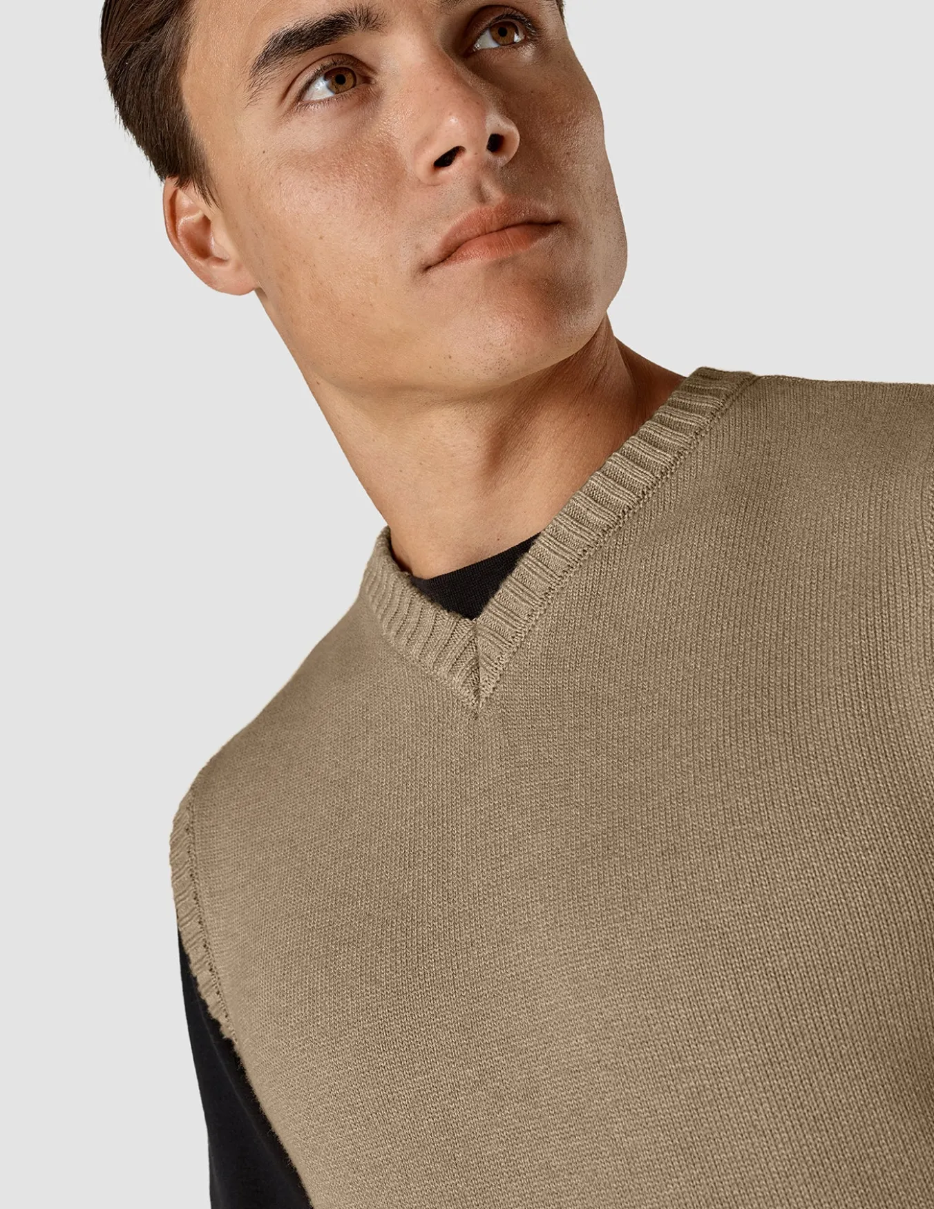 Heavy Knit Vest Khaki Molinaire
