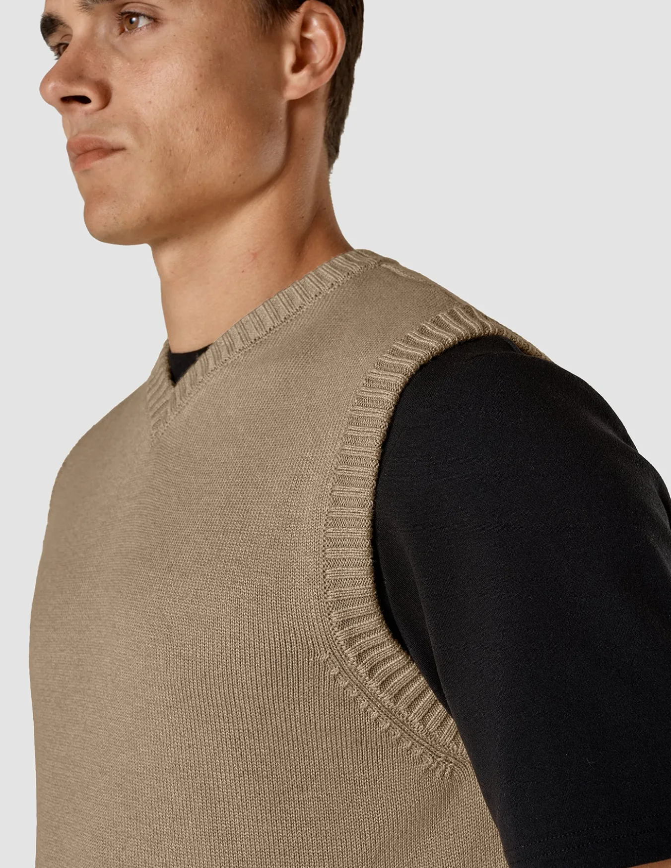 Heavy Knit Vest Khaki Molinaire