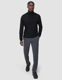 Seamless Premium Merino Knit Turtleneck Black
