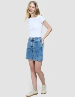 Women Classic Denim Shorts Snow Blue Wash