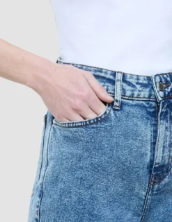 Women Classic Denim Shorts Snow Blue Wash