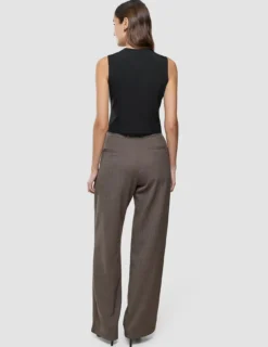 Women Ease Short Vest Black