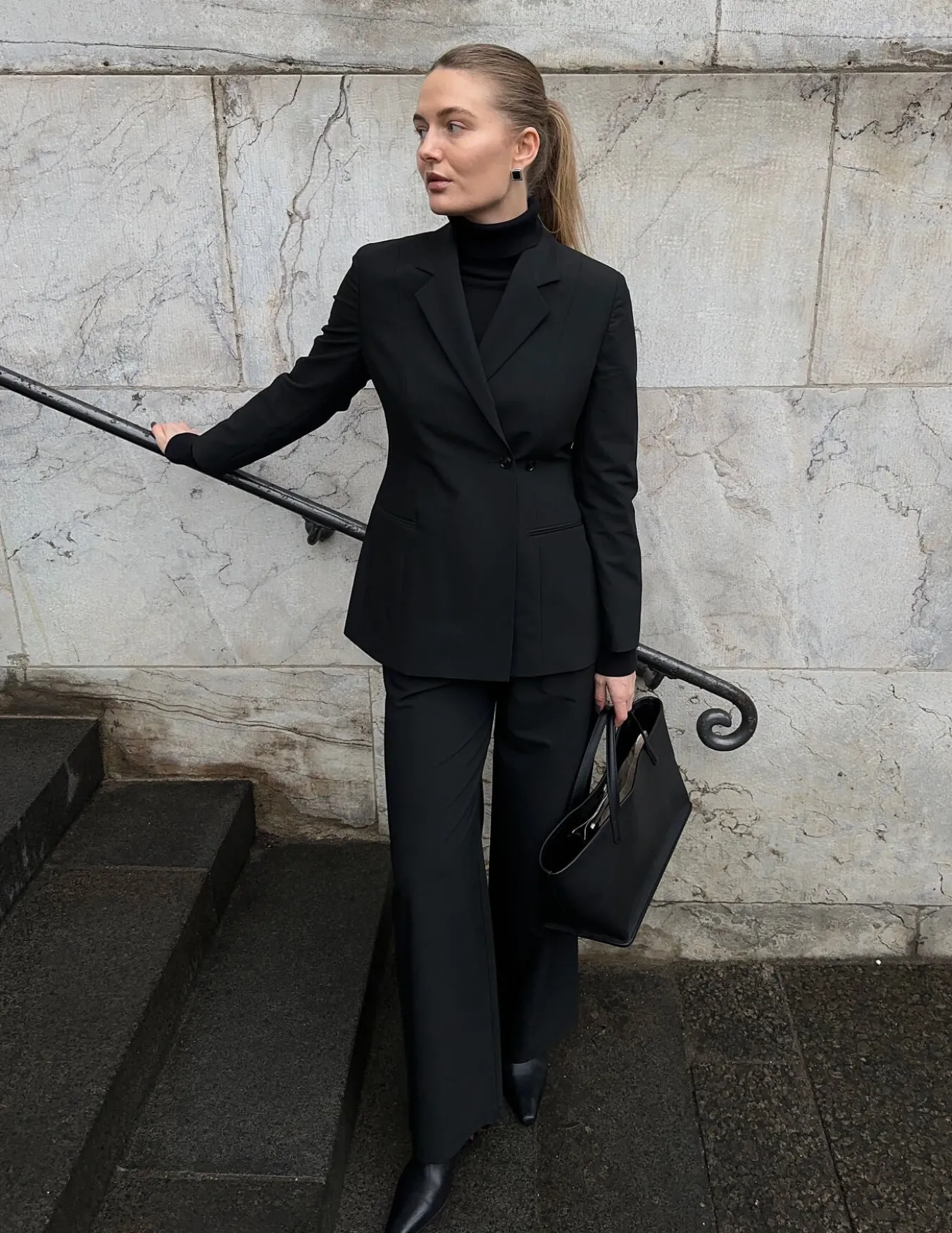 Women's Avira Blazer Black