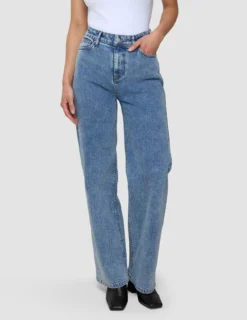 Women's Classic Jeans Relaxed Fit Snow Blue Wash