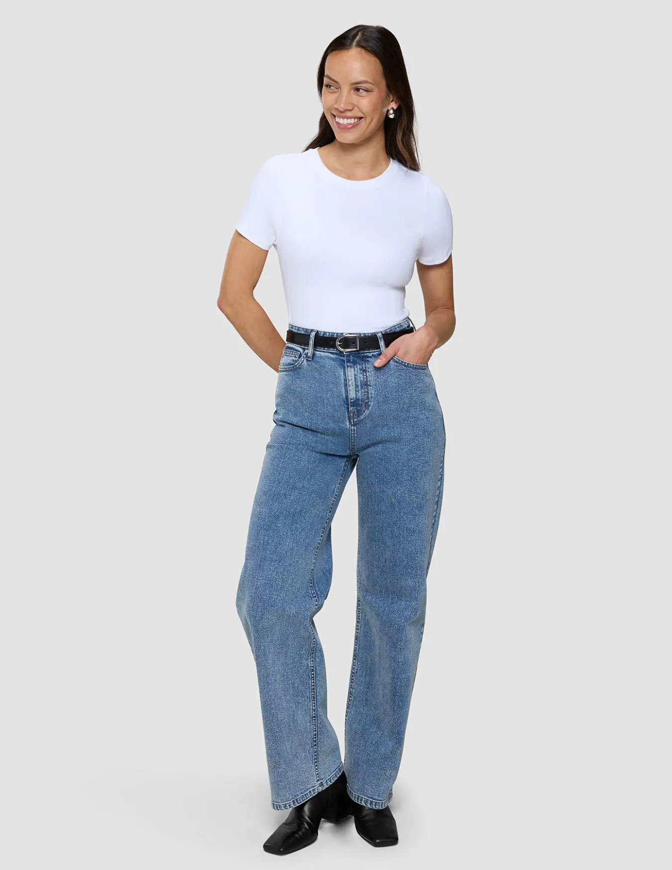 Women's Classic Jeans Relaxed Fit Snow Blue Wash